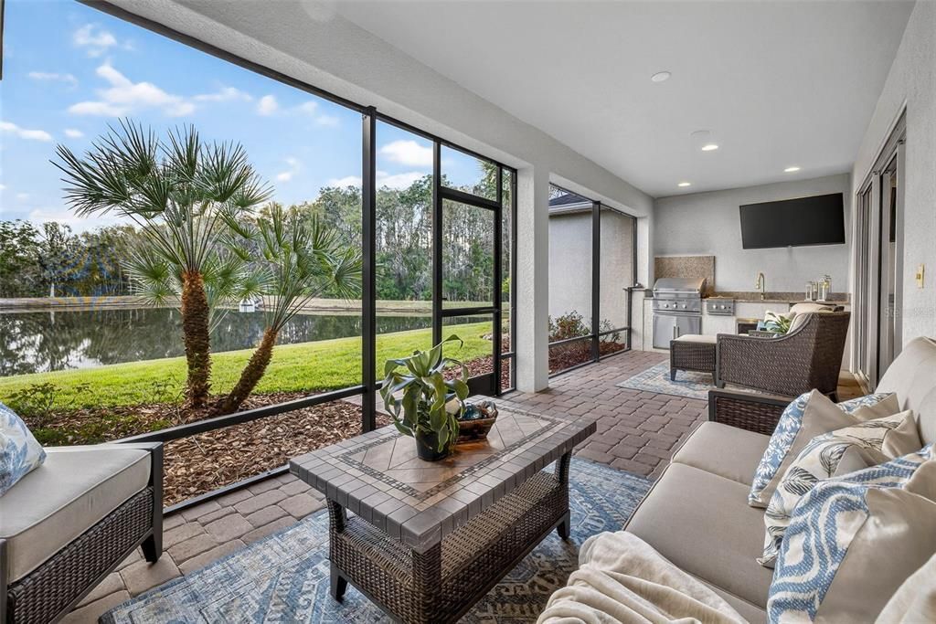 Activo con contrato: $799,900 (4 camas, 3 baños, 3211 Pies cuadrados)