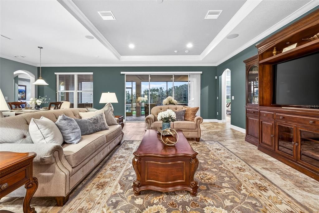 Activo con contrato: $799,900 (4 camas, 3 baños, 3211 Pies cuadrados)