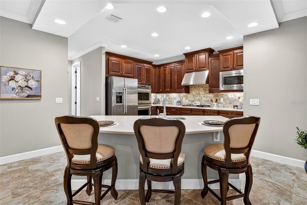 Activo con contrato: $799,900 (4 camas, 3 baños, 3211 Pies cuadrados)