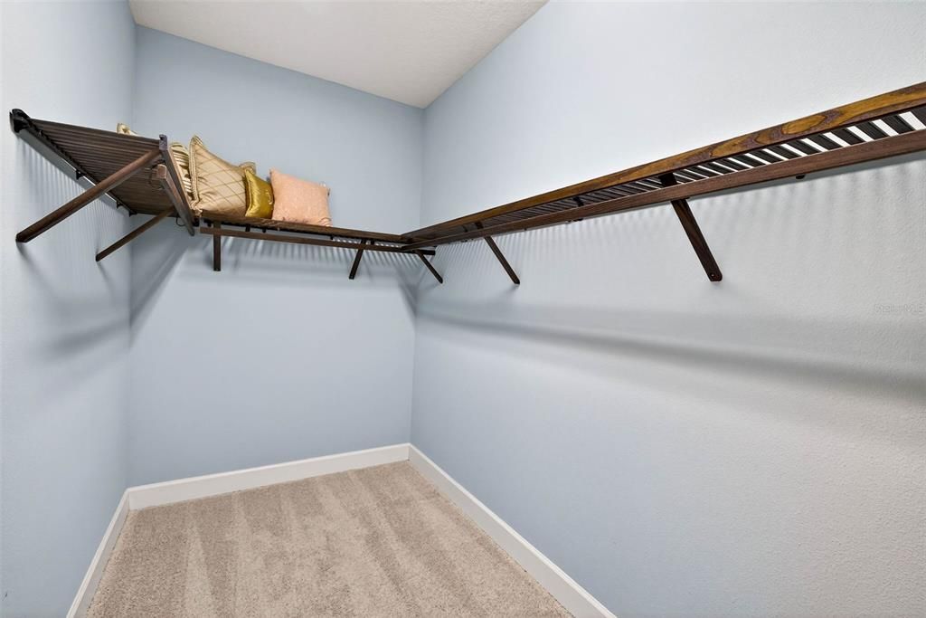 Activo con contrato: $799,900 (4 camas, 3 baños, 3211 Pies cuadrados)