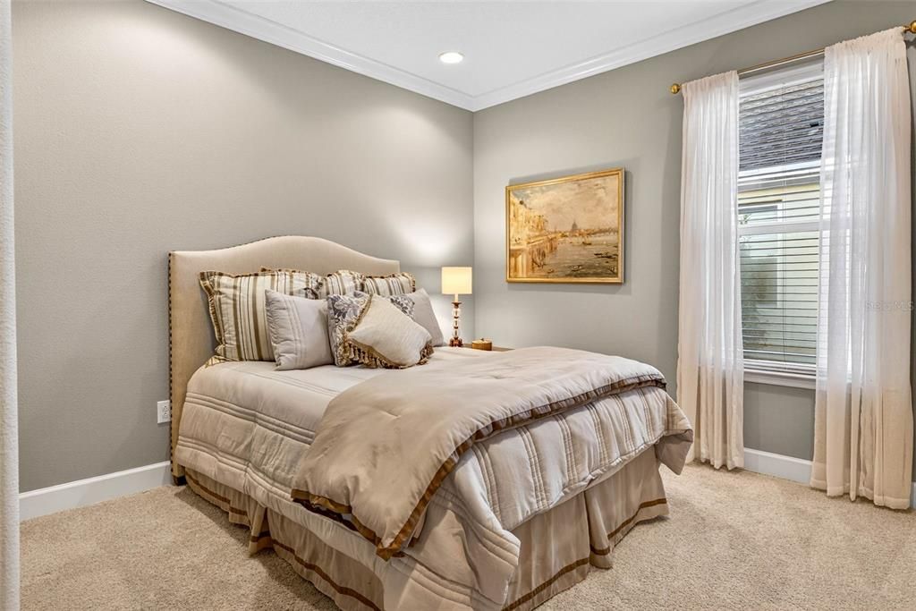 Activo con contrato: $799,900 (4 camas, 3 baños, 3211 Pies cuadrados)