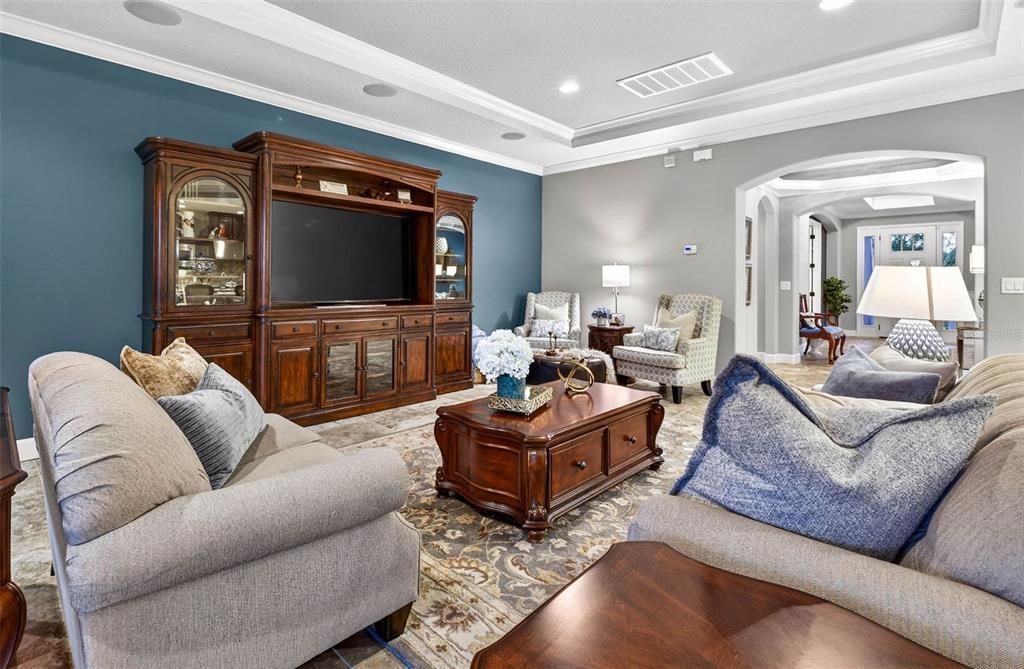 Activo con contrato: $799,900 (4 camas, 3 baños, 3211 Pies cuadrados)