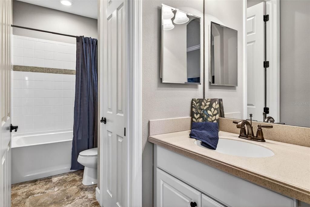 Activo con contrato: $799,900 (4 camas, 3 baños, 3211 Pies cuadrados)