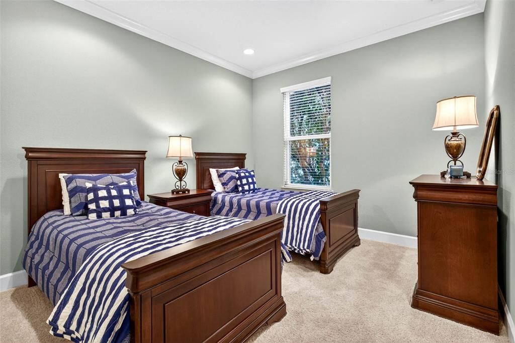 Activo con contrato: $799,900 (4 camas, 3 baños, 3211 Pies cuadrados)