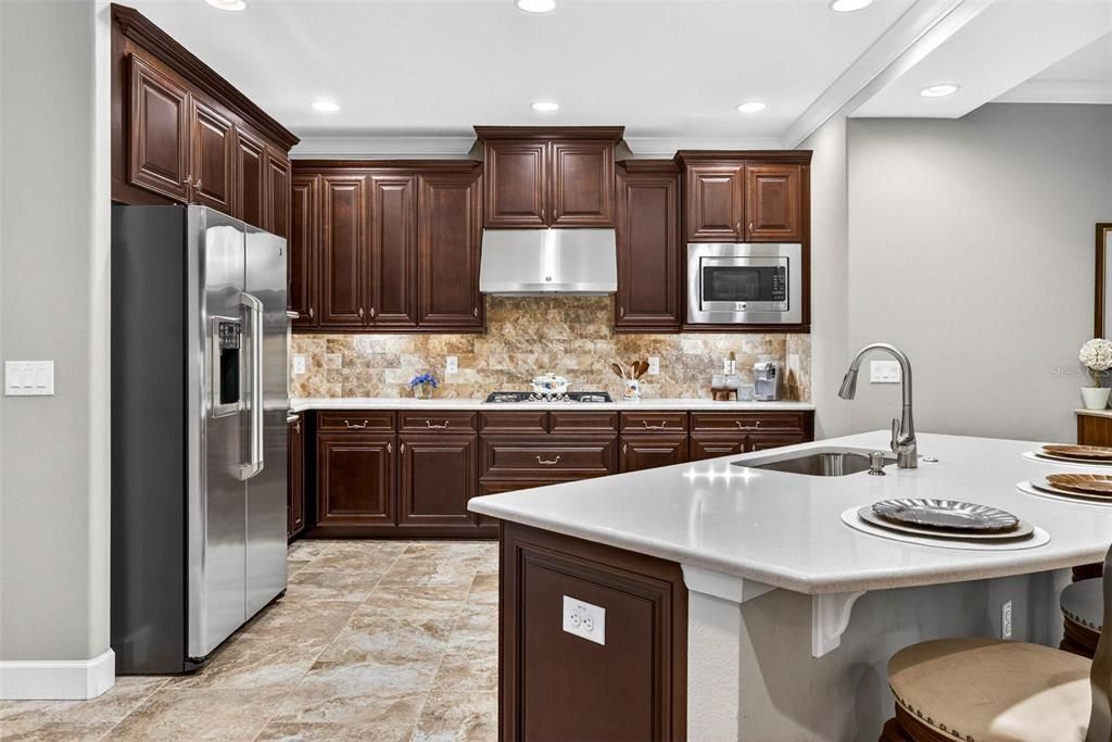 Activo con contrato: $799,900 (4 camas, 3 baños, 3211 Pies cuadrados)