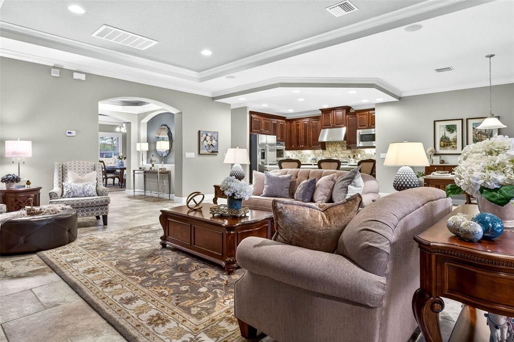 Activo con contrato: $799,900 (4 camas, 3 baños, 3211 Pies cuadrados)