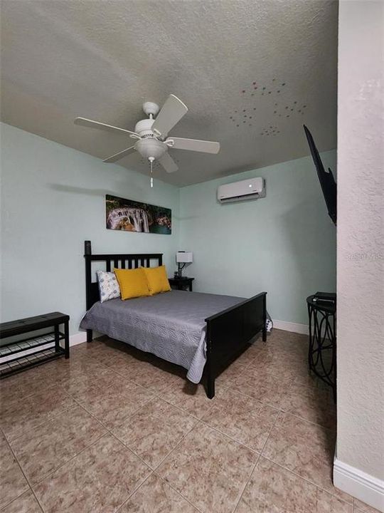 В аренду: $1,250 (1 спален, 1 ванн, 1690 Квадратных фут)