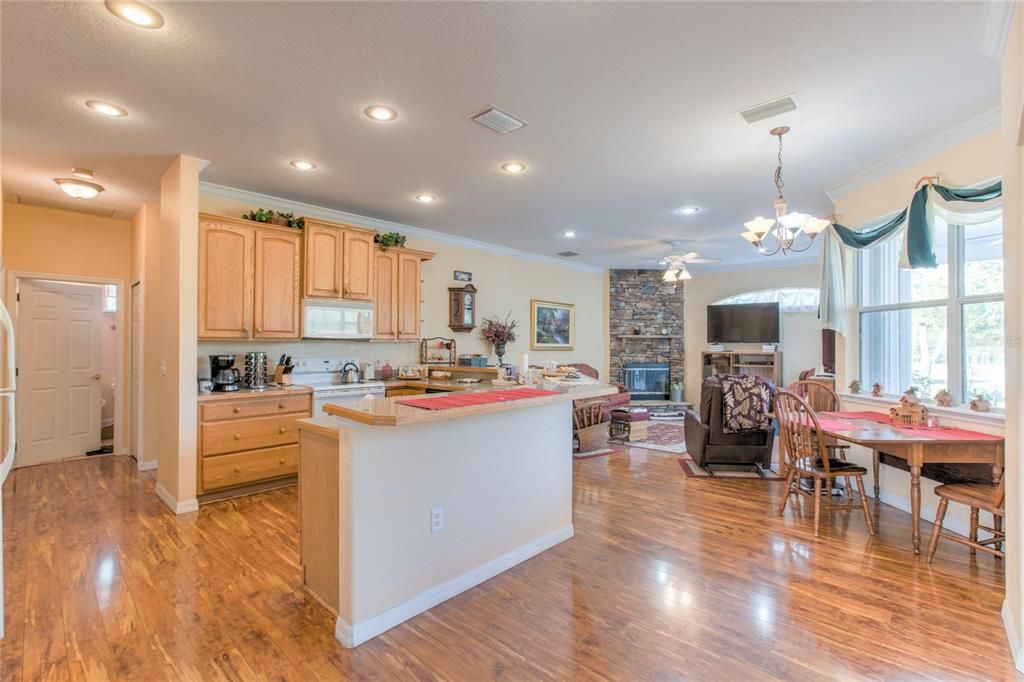 For Sale: $915,000 (4 beds, 2 baths, 1777 Square Feet)