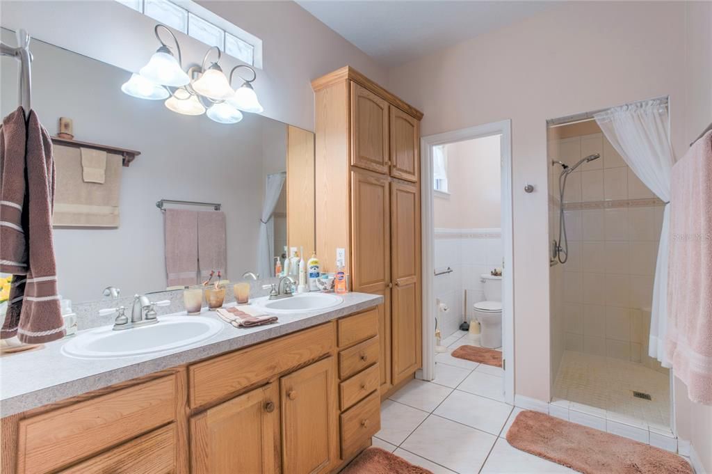 For Sale: $915,000 (4 beds, 2 baths, 1777 Square Feet)