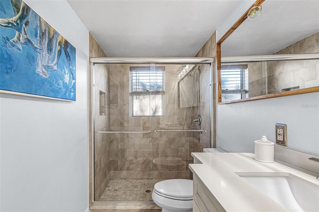 На продажу: $199,900 (2 спален, 2 ванн, 1213 Квадратных фут)