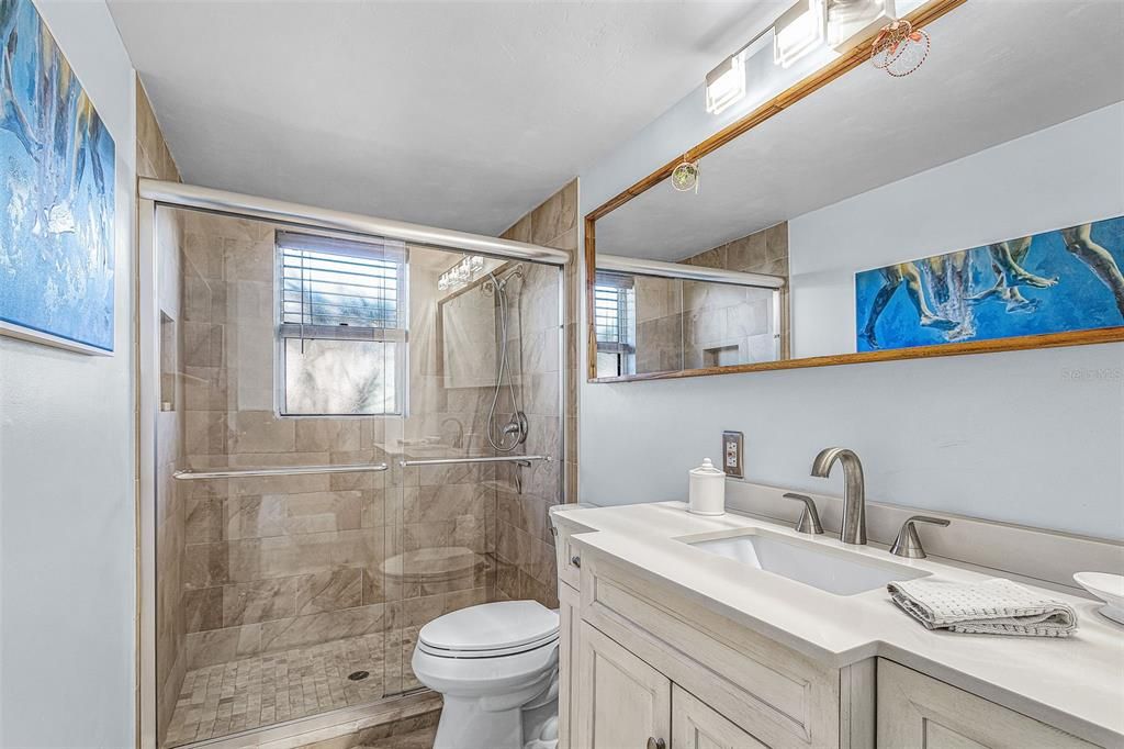 На продажу: $199,900 (2 спален, 2 ванн, 1213 Квадратных фут)