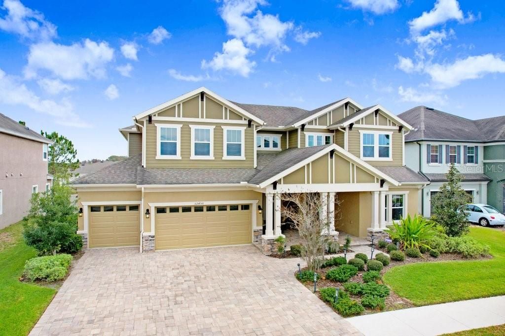 合同活跃: $925,000 (5 贝兹, 3 浴室, 4088 平方英尺)