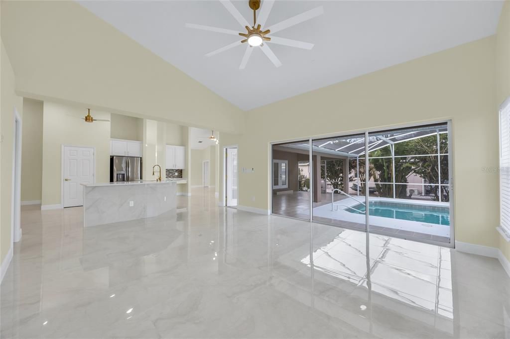 Activo con contrato: $665,000 (3 camas, 2 baños, 2413 Pies cuadrados)