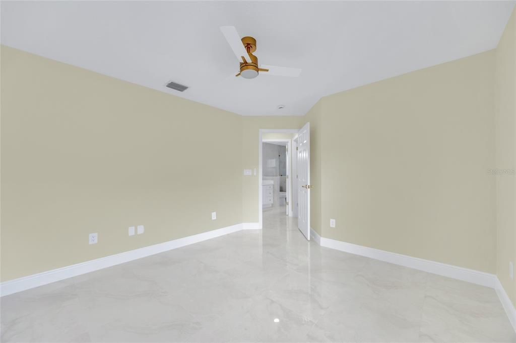 Activo con contrato: $665,000 (3 camas, 2 baños, 2413 Pies cuadrados)