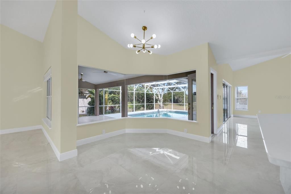 Activo con contrato: $665,000 (3 camas, 2 baños, 2413 Pies cuadrados)
