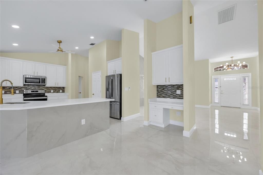 Activo con contrato: $665,000 (3 camas, 2 baños, 2413 Pies cuadrados)