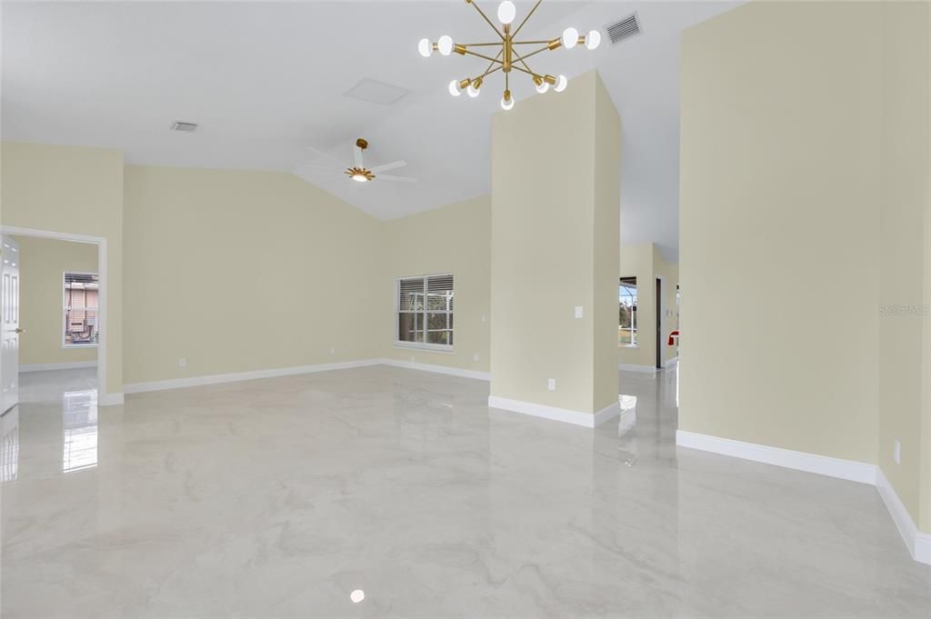 Activo con contrato: $665,000 (3 camas, 2 baños, 2413 Pies cuadrados)