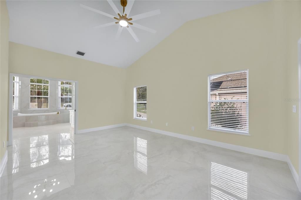 Activo con contrato: $665,000 (3 camas, 2 baños, 2413 Pies cuadrados)