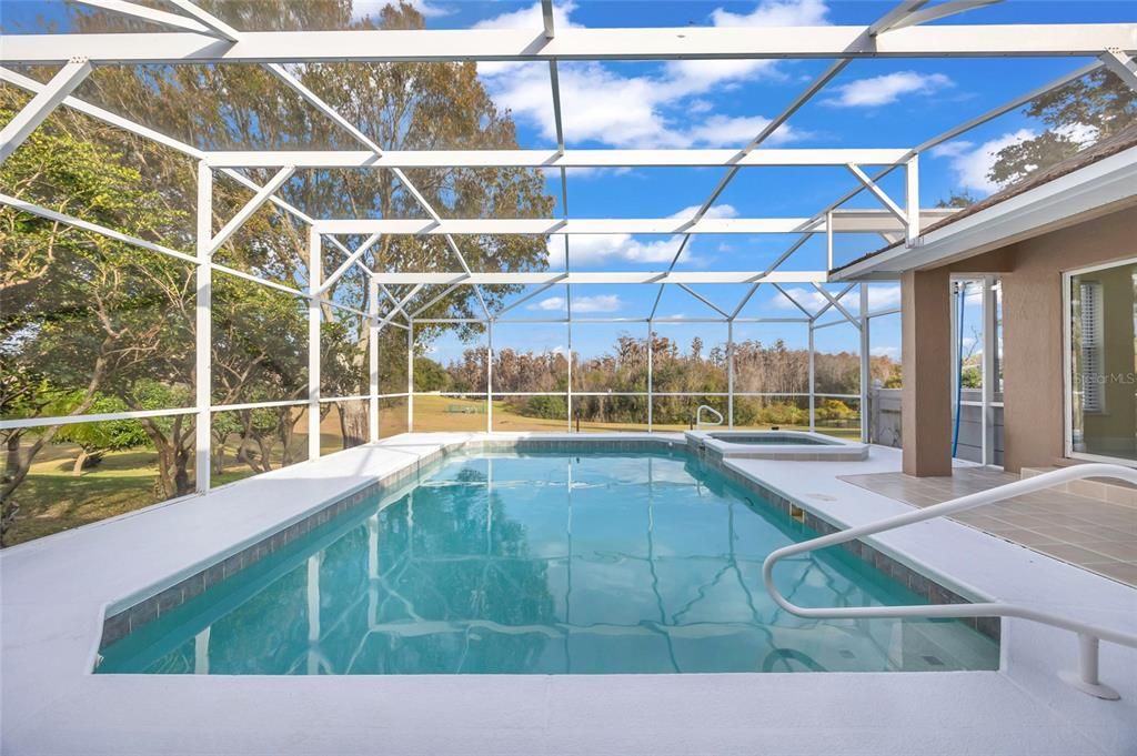 Activo con contrato: $665,000 (3 camas, 2 baños, 2413 Pies cuadrados)
