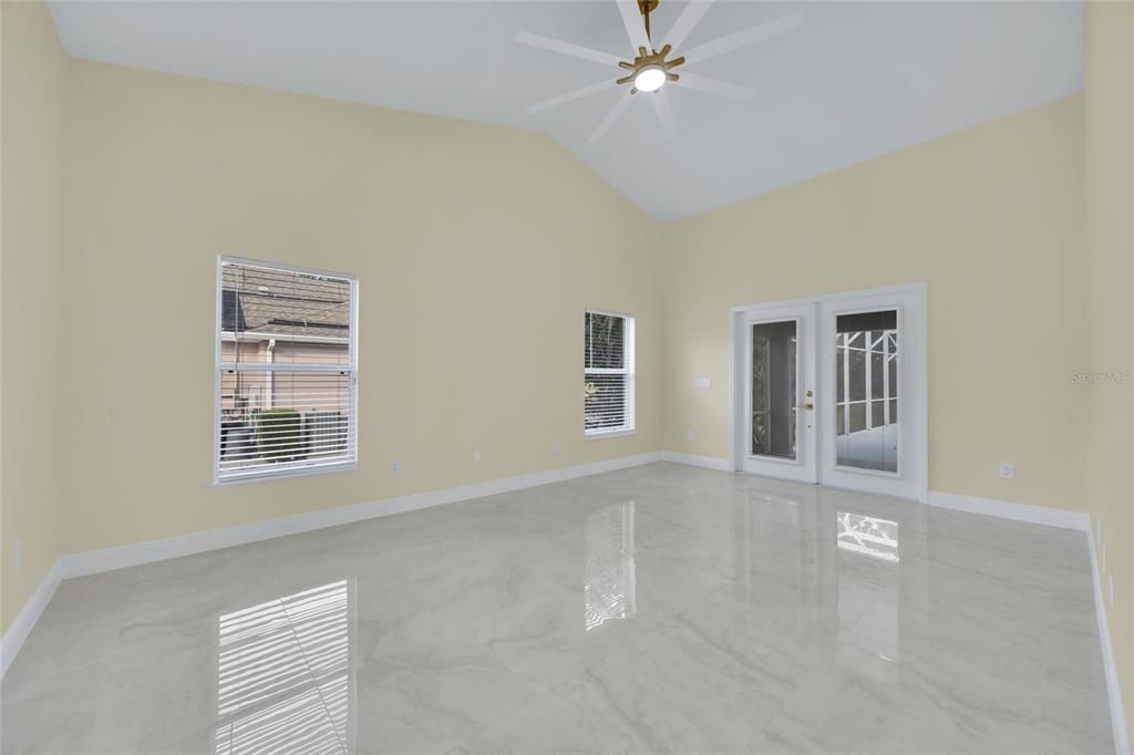 Activo con contrato: $665,000 (3 camas, 2 baños, 2413 Pies cuadrados)