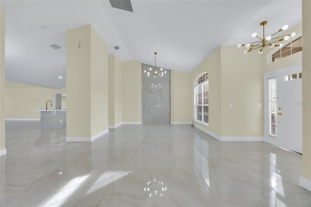 Activo con contrato: $665,000 (3 camas, 2 baños, 2413 Pies cuadrados)