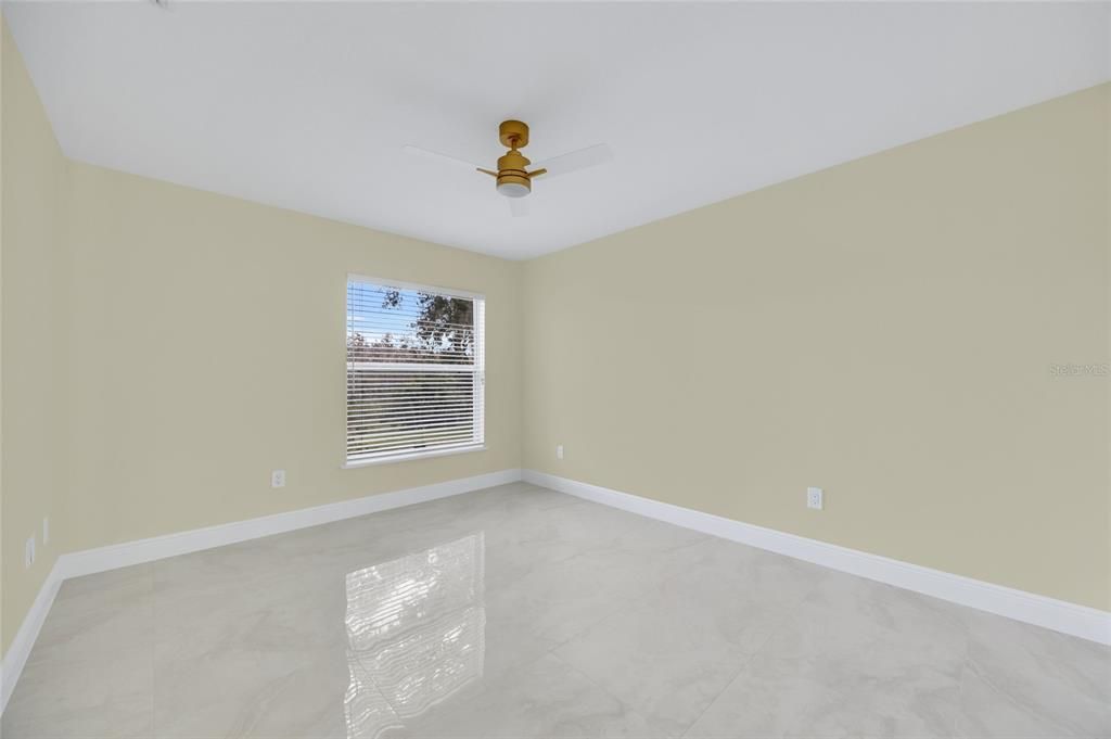 Activo con contrato: $665,000 (3 camas, 2 baños, 2413 Pies cuadrados)