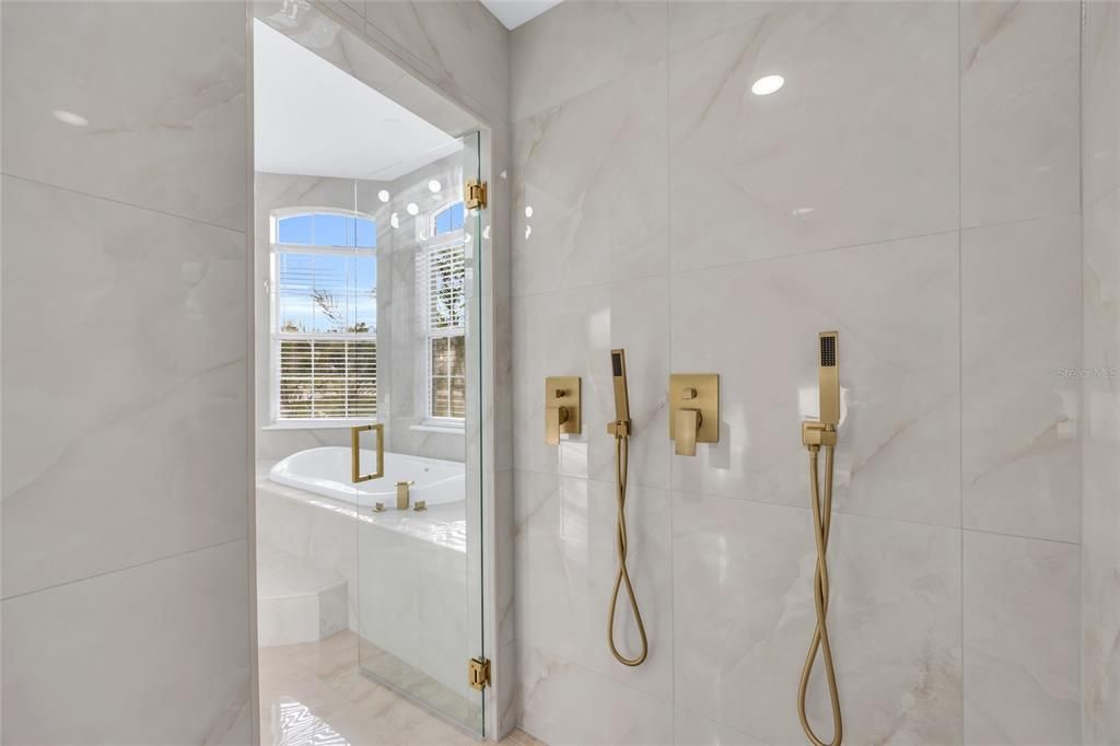 Activo con contrato: $665,000 (3 camas, 2 baños, 2413 Pies cuadrados)
