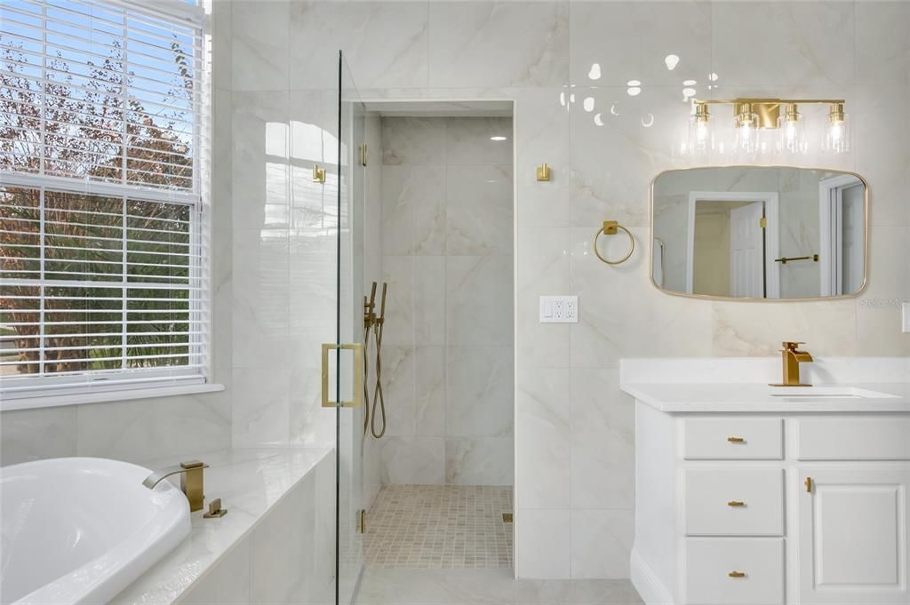 Activo con contrato: $665,000 (3 camas, 2 baños, 2413 Pies cuadrados)