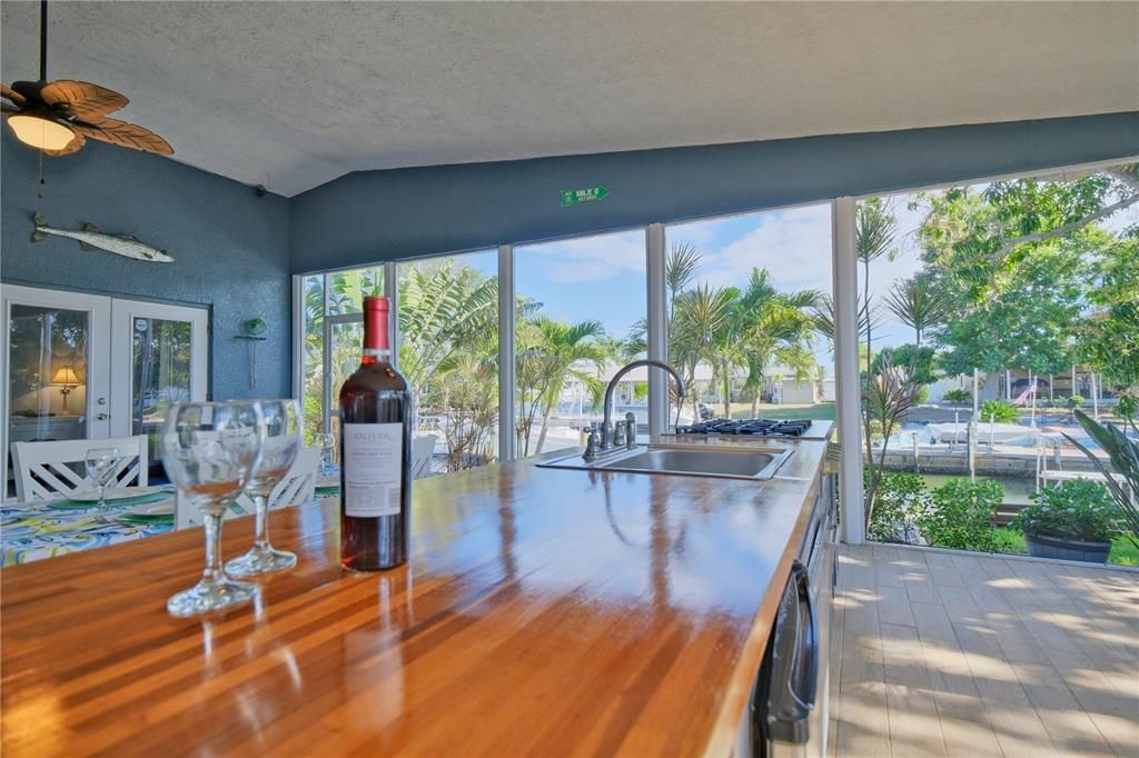 На продажу: $849,900 (4 спален, 3 ванн, 2428 Квадратных фут)