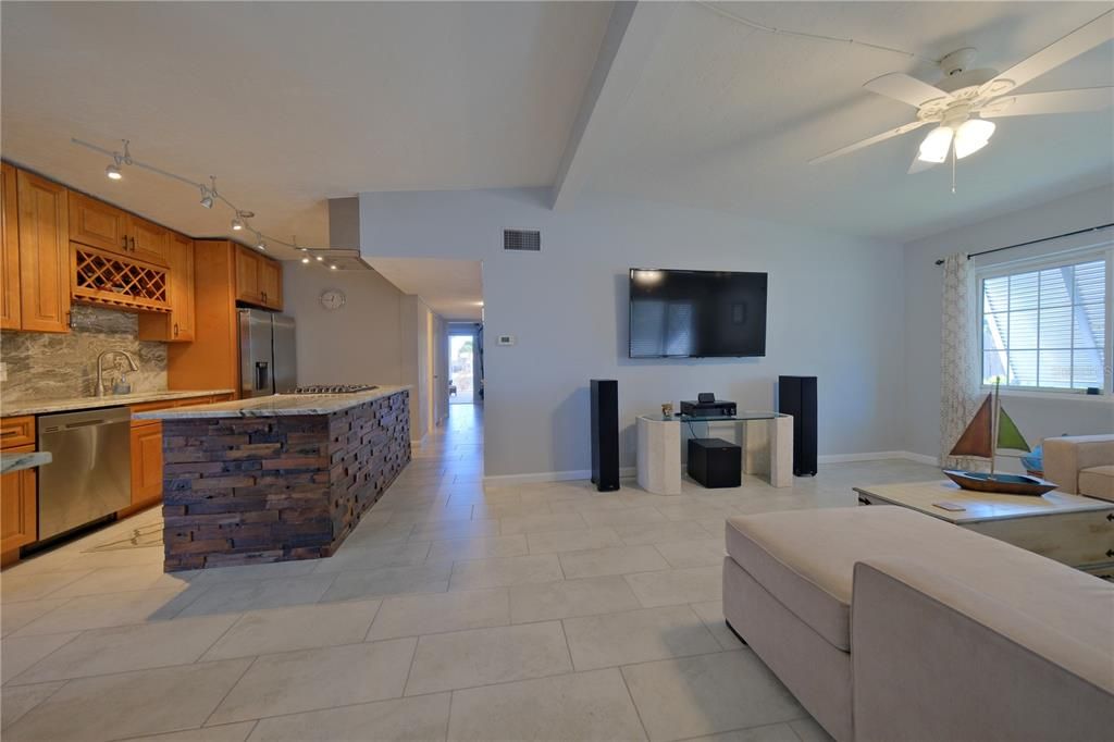 На продажу: $849,900 (4 спален, 3 ванн, 2428 Квадратных фут)