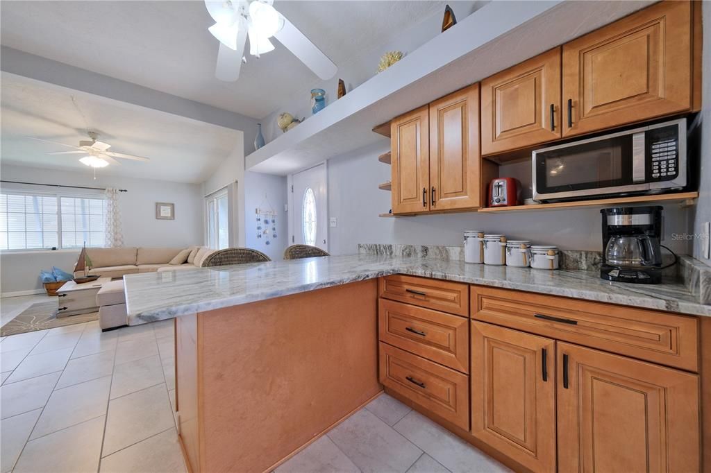 На продажу: $849,900 (4 спален, 3 ванн, 2428 Квадратных фут)