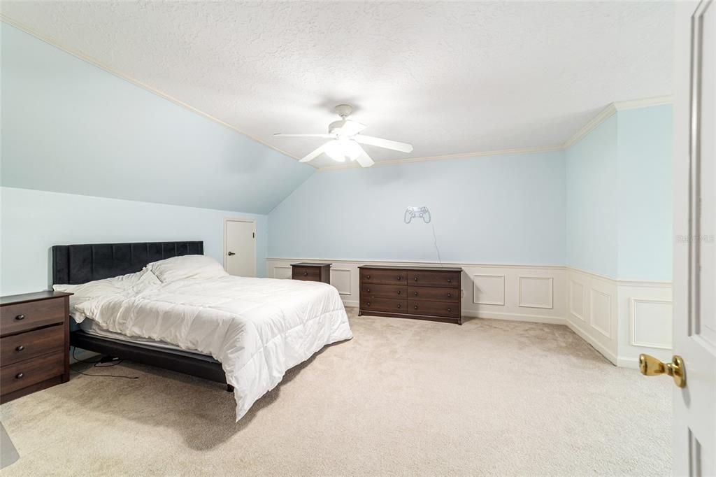 For Sale: $885,000 (3 beds, 2 baths, 3669 Square Feet)