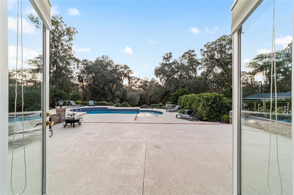 For Sale: $885,000 (3 beds, 2 baths, 3669 Square Feet)