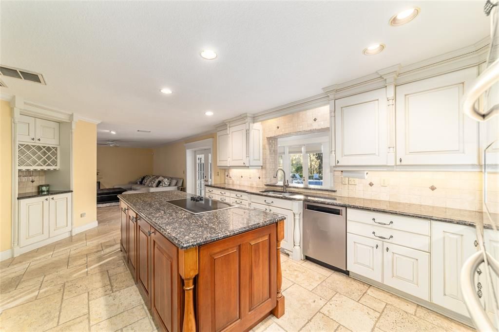For Sale: $885,000 (3 beds, 2 baths, 3669 Square Feet)