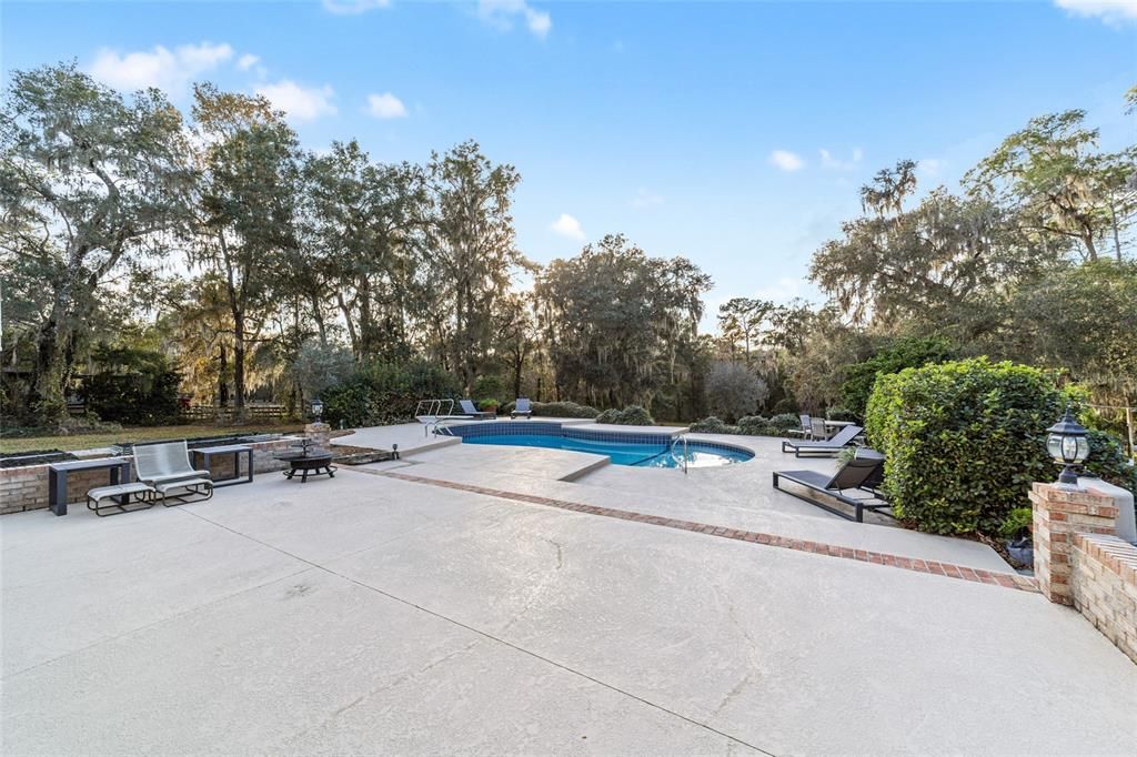 For Sale: $885,000 (3 beds, 2 baths, 3669 Square Feet)