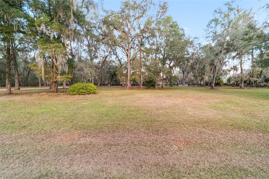For Sale: $885,000 (3 beds, 2 baths, 3669 Square Feet)