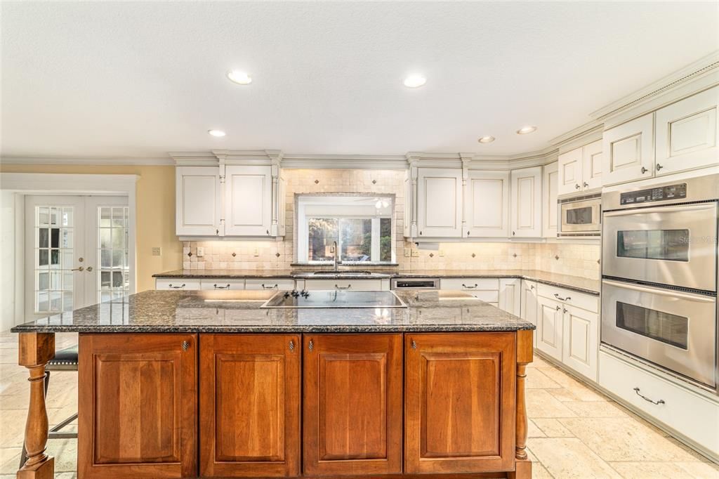 For Sale: $885,000 (3 beds, 2 baths, 3669 Square Feet)