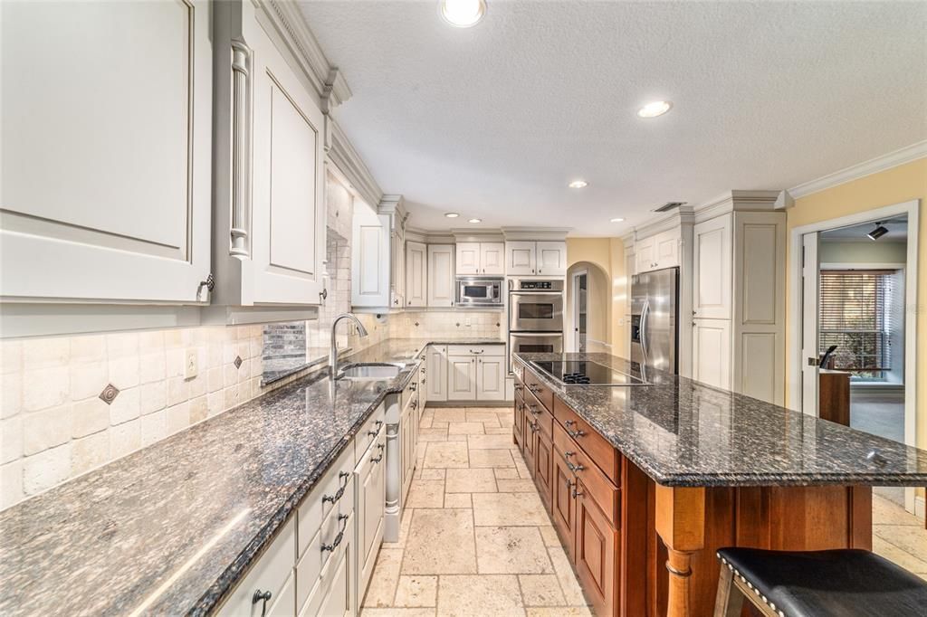 For Sale: $885,000 (3 beds, 2 baths, 3669 Square Feet)