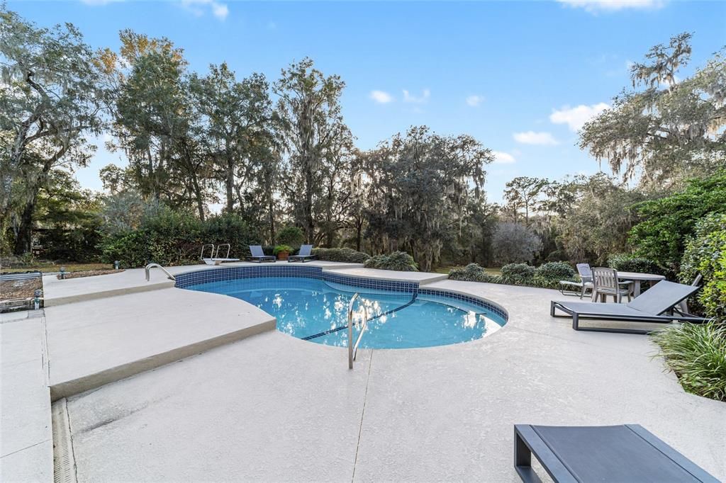 For Sale: $885,000 (3 beds, 2 baths, 3669 Square Feet)