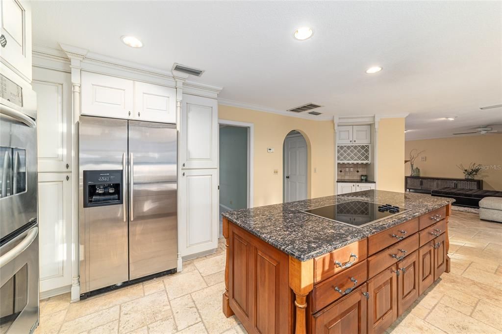 For Sale: $885,000 (3 beds, 2 baths, 3669 Square Feet)