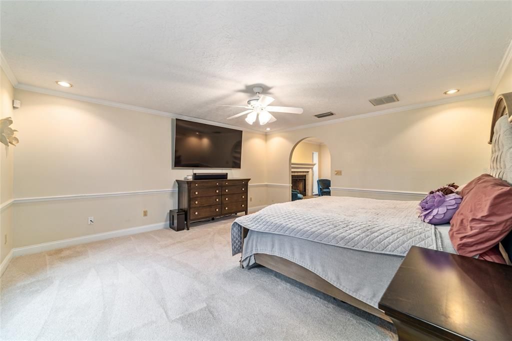 For Sale: $885,000 (3 beds, 2 baths, 3669 Square Feet)