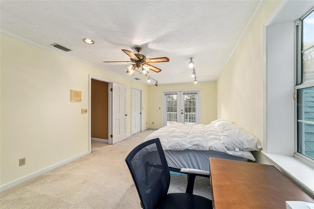 For Sale: $885,000 (3 beds, 2 baths, 3669 Square Feet)