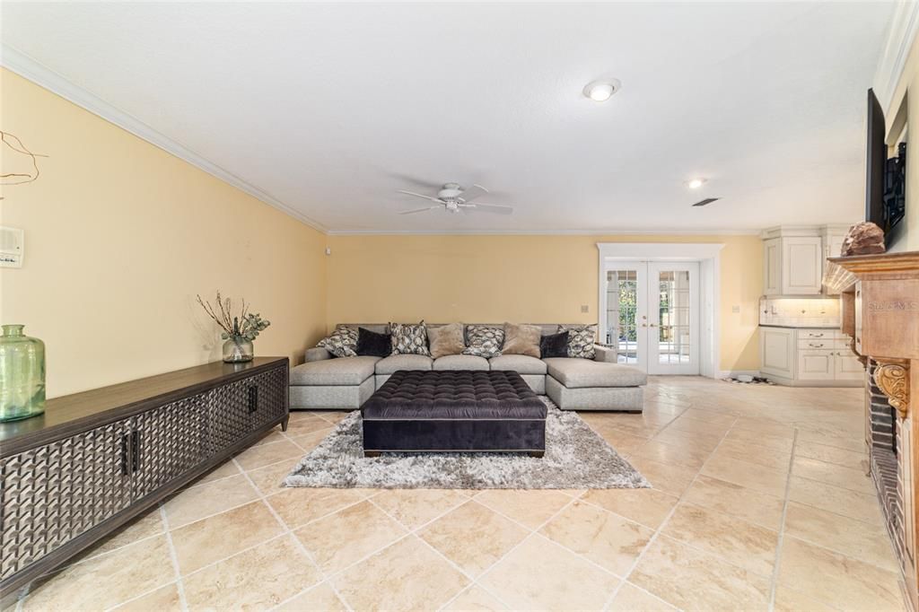 For Sale: $885,000 (3 beds, 2 baths, 3669 Square Feet)