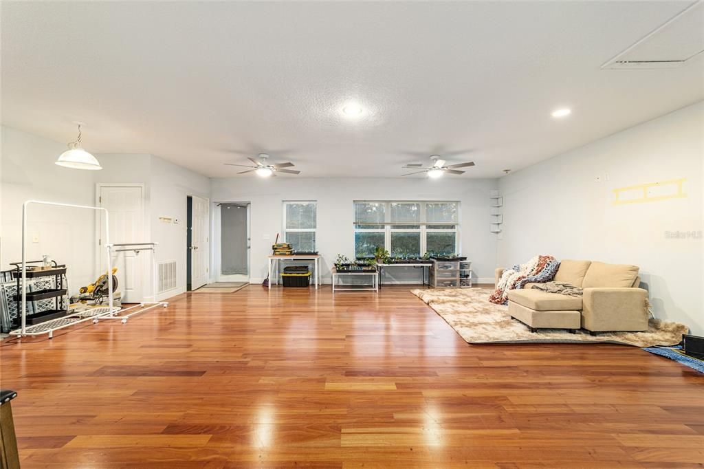 For Sale: $885,000 (3 beds, 2 baths, 3669 Square Feet)