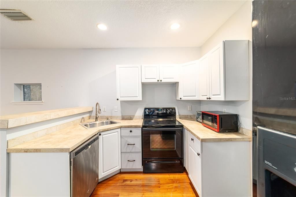 For Sale: $885,000 (3 beds, 2 baths, 3669 Square Feet)
