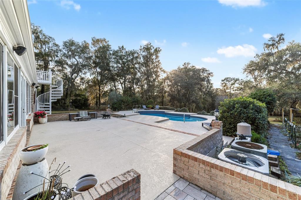 For Sale: $885,000 (3 beds, 2 baths, 3669 Square Feet)