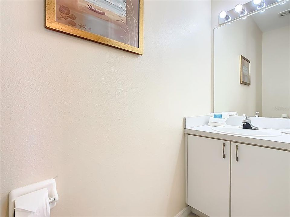 Activo con contrato: $309,000 (4 camas, 3 baños, 1645 Pies cuadrados)