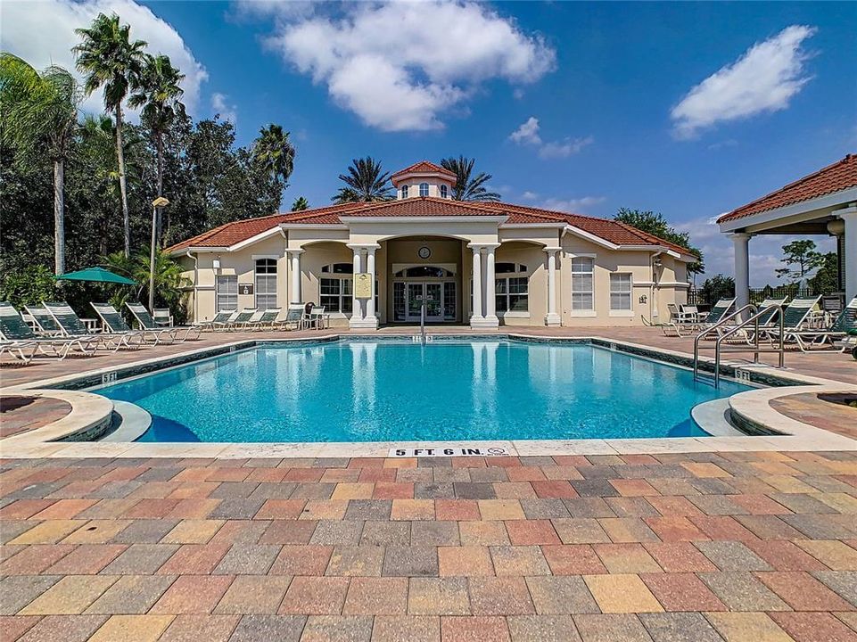 Activo con contrato: $309,000 (4 camas, 3 baños, 1645 Pies cuadrados)