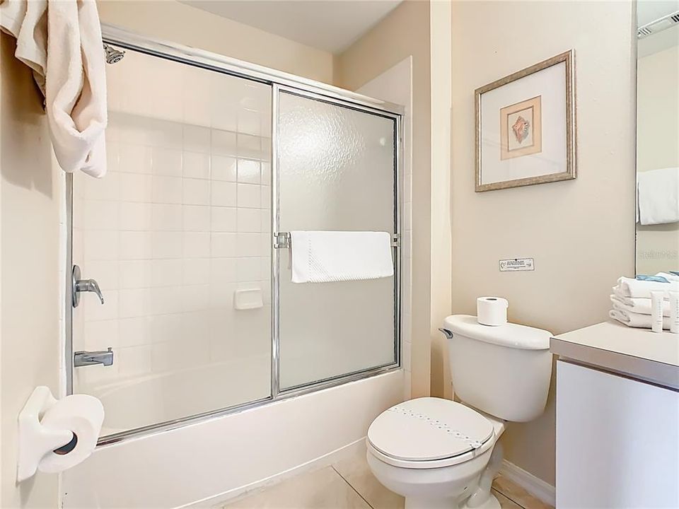 Activo con contrato: $309,000 (4 camas, 3 baños, 1645 Pies cuadrados)