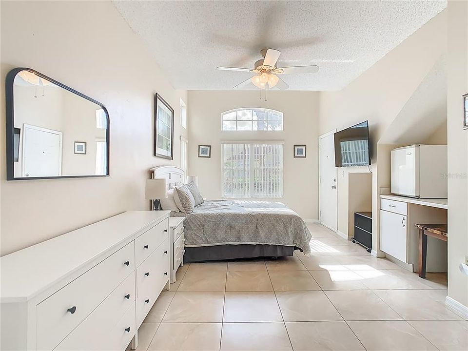 Activo con contrato: $309,000 (4 camas, 3 baños, 1645 Pies cuadrados)